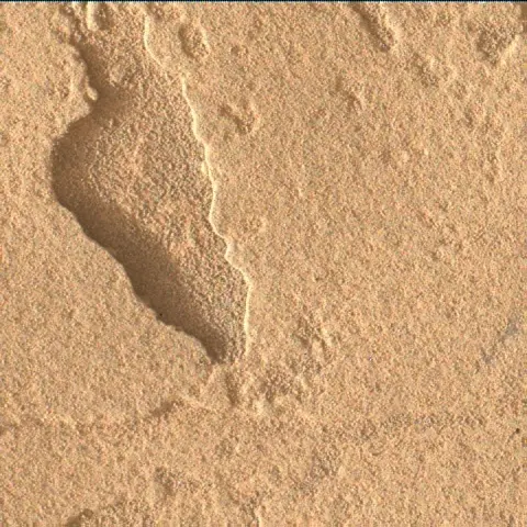 Sol 3900: Mars Hand Lens Imager (MAHLI)