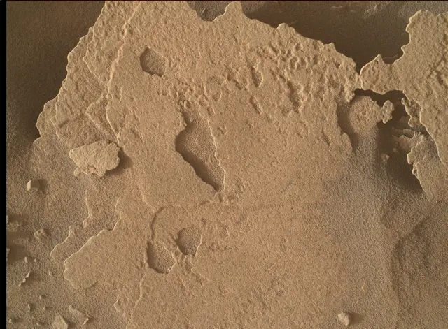 Sol 3900: Mars Hand Lens Imager (MAHLI)