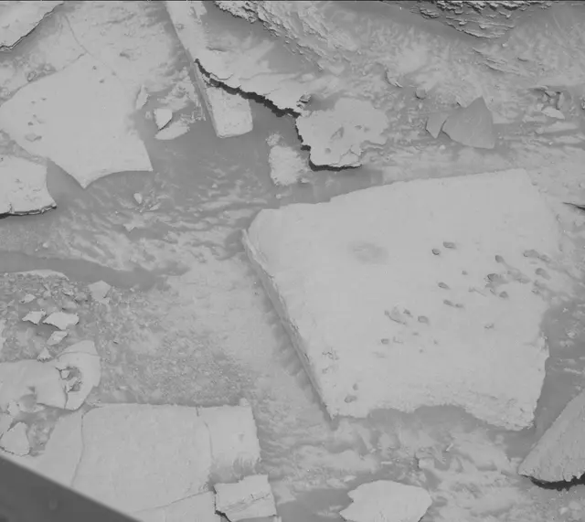 Sol 3901: Mast Camera (Mastcam)