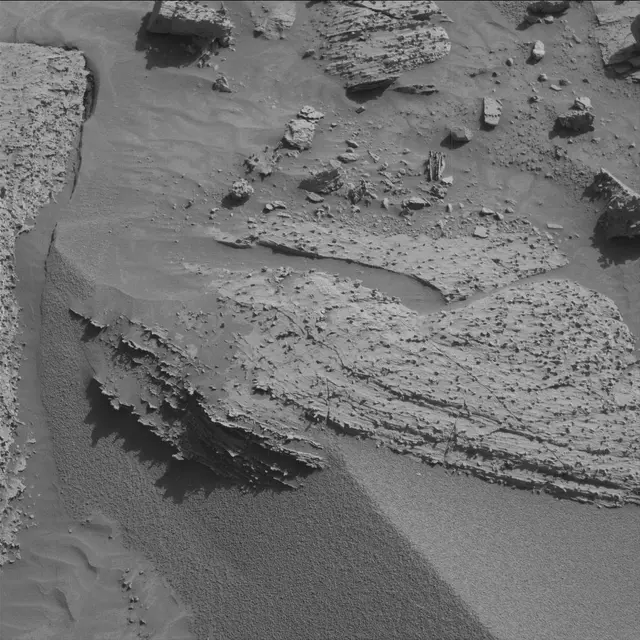 Sol 3901: Mast Camera (Mastcam)