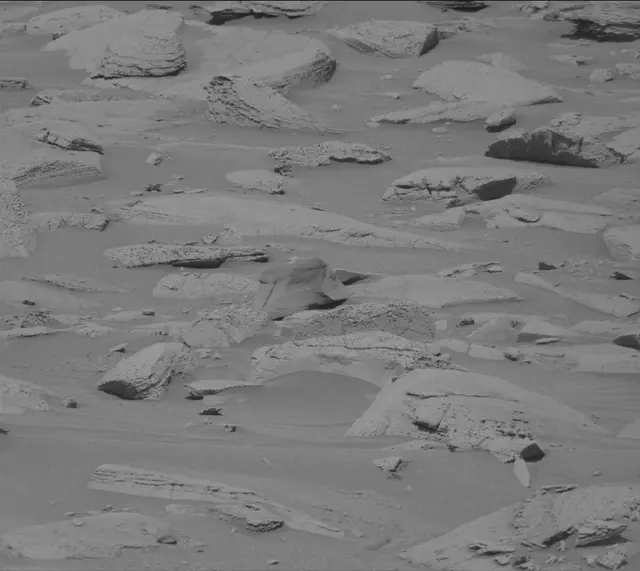 Sol 3901: Mast Camera (Mastcam)