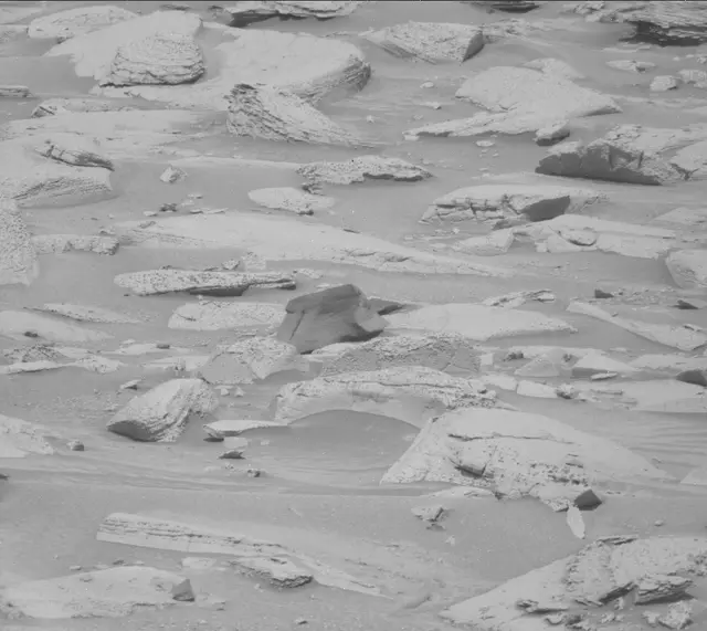 Sol 3901: Mast Camera (Mastcam)
