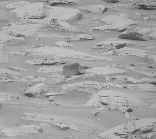 Sol 3901: Mast Camera (Mastcam)