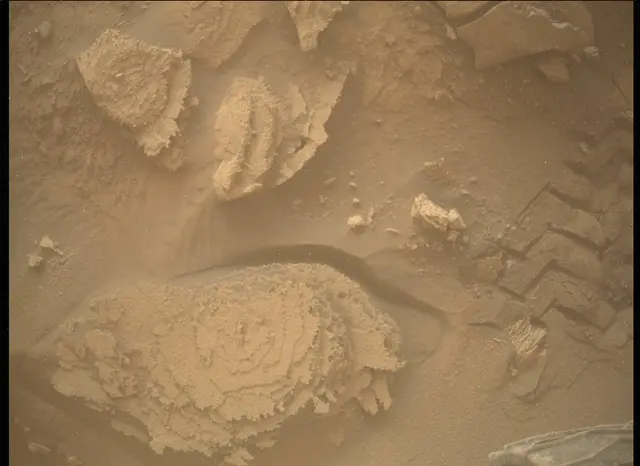 Sol 3901: Mars Descent Imager (MARDI)