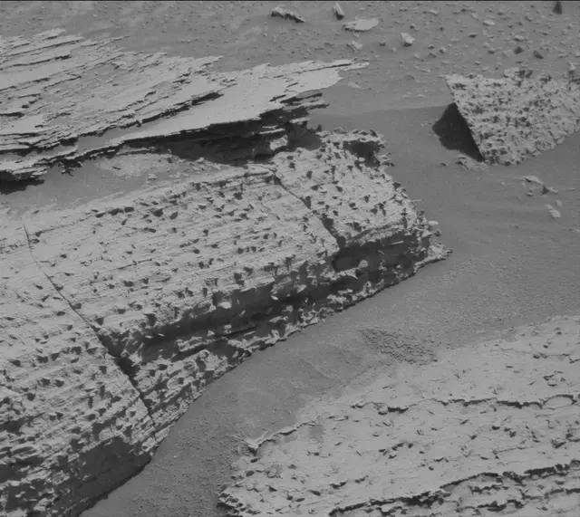 Sol 3902: Mast Camera (Mastcam)