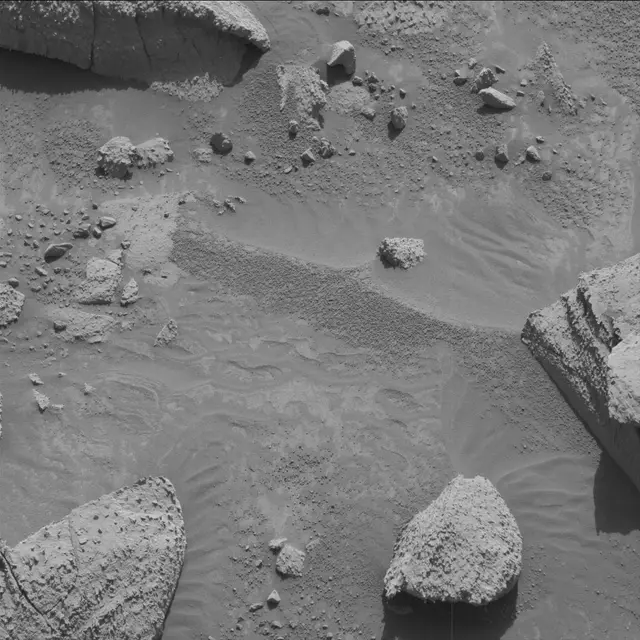 Sol 3904: Mast Camera (Mastcam)