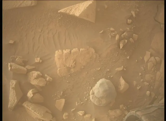 Sol 3904: Mars Descent Imager (MARDI)