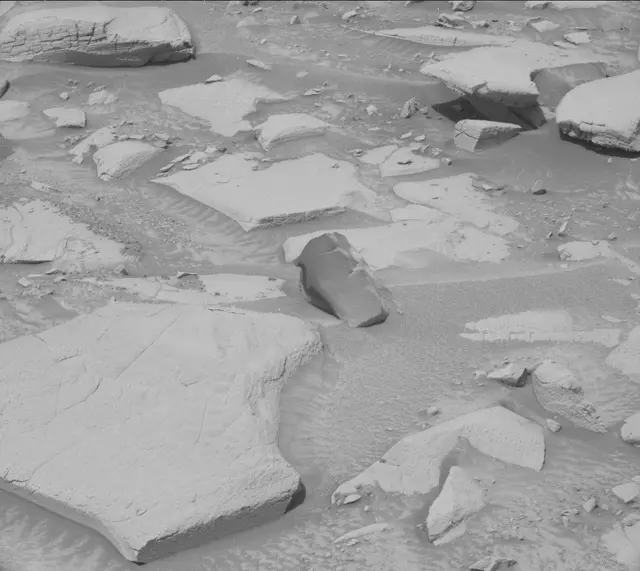 Sol 3905: Mast Camera (Mastcam)