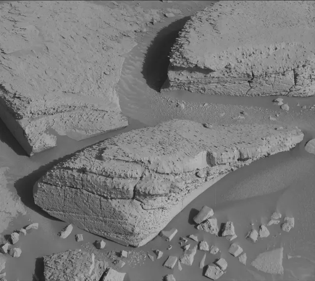 Sol 3905: Mast Camera (Mastcam)