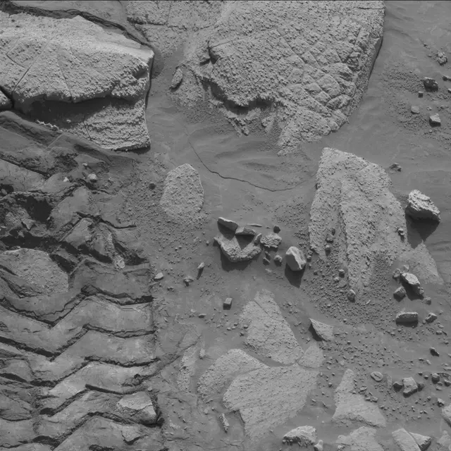 Sol 3905: Mast Camera (Mastcam)