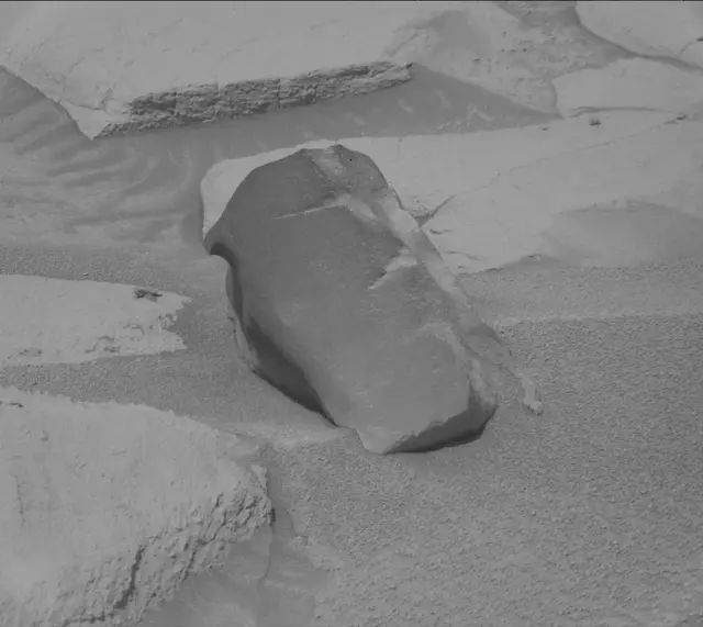 Sol 3905: Mast Camera (Mastcam)