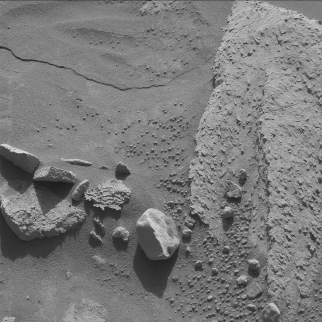 Sol 3905: Mast Camera (Mastcam)