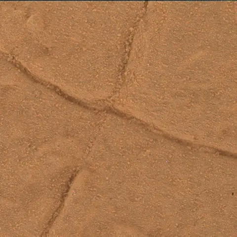 Sol 3905: Mars Hand Lens Imager (MAHLI)