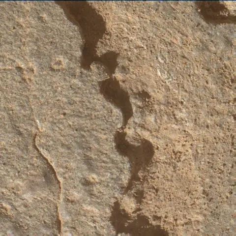 Sol 3907: Mars Hand Lens Imager (MAHLI)