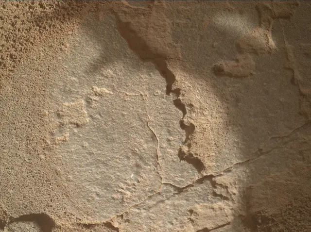 Sol 3907: Mars Hand Lens Imager (MAHLI)