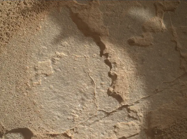 Sol 3907: Mars Hand Lens Imager (MAHLI)