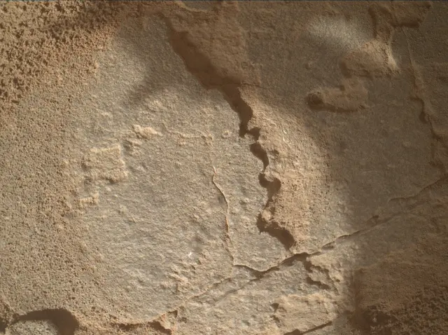 Sol 3907: Mars Hand Lens Imager (MAHLI)