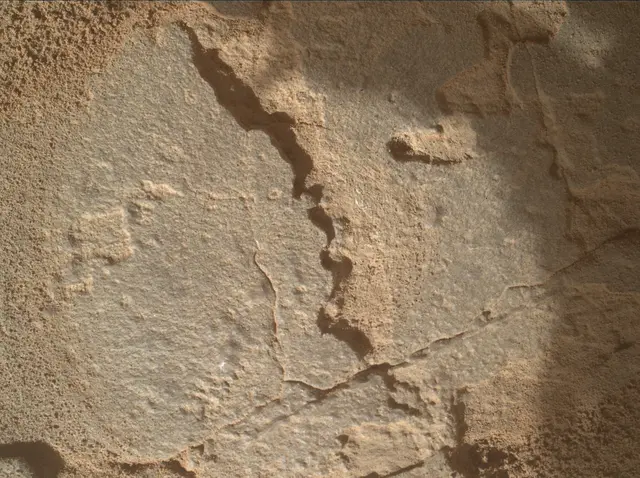 Sol 3907: Mars Hand Lens Imager (MAHLI)
