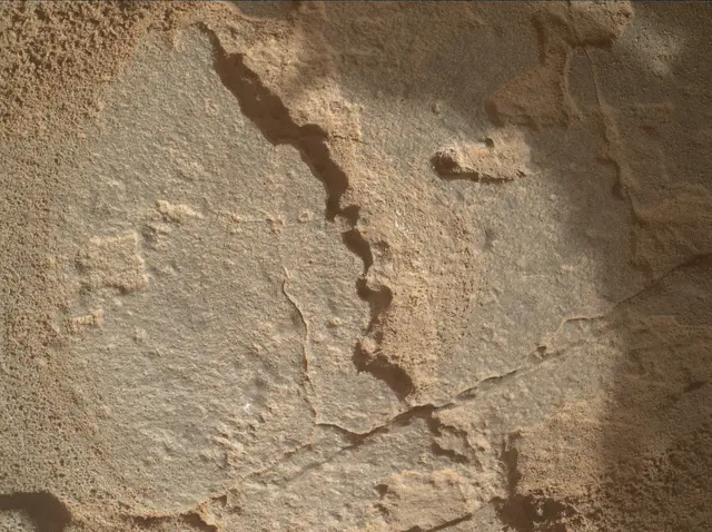 Sol 3907: Mars Hand Lens Imager (MAHLI)