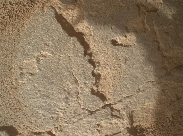 Sol 3907: Mars Hand Lens Imager (MAHLI)