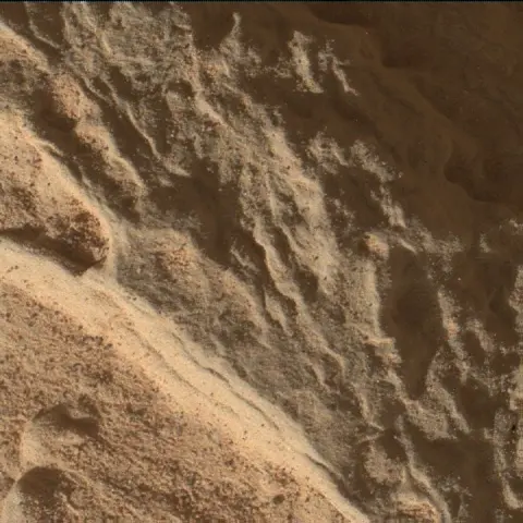 Sol 3907: Mars Hand Lens Imager (MAHLI)