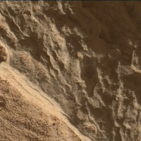 Sol 3907: Mars Hand Lens Imager (MAHLI)