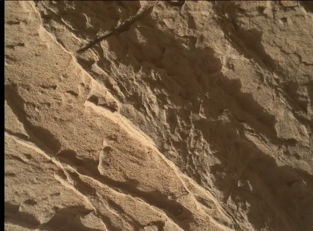 Sol 3907: Mars Hand Lens Imager (MAHLI)