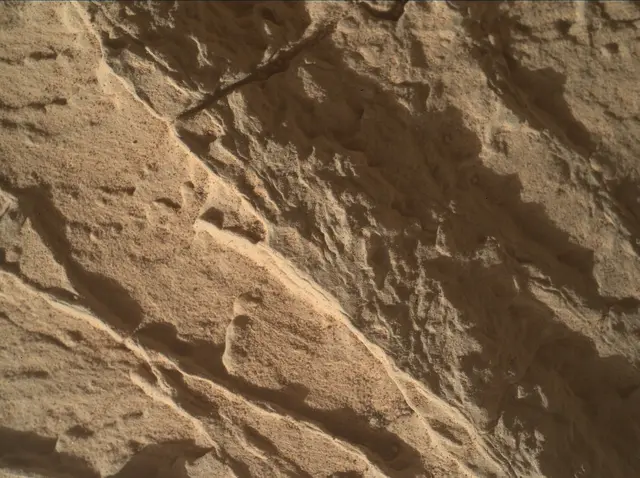 Sol 3907: Mars Hand Lens Imager (MAHLI)