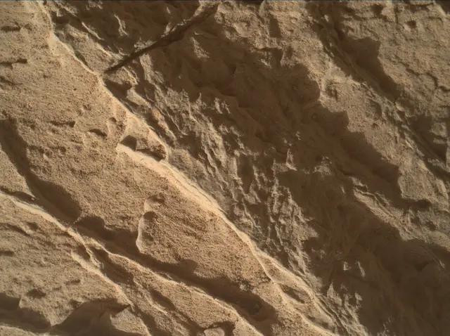 Sol 3907: Mars Hand Lens Imager (MAHLI)