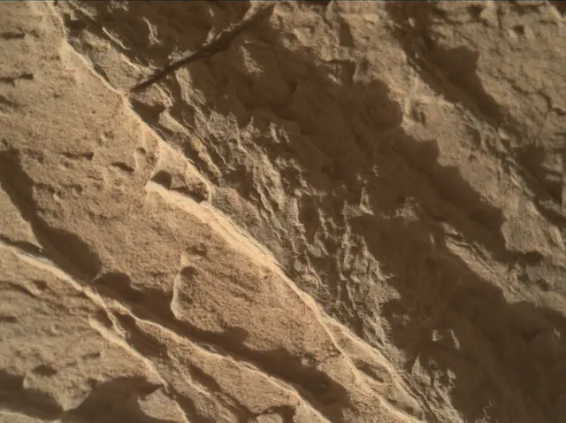 Sol 3907: Mars Hand Lens Imager (MAHLI)