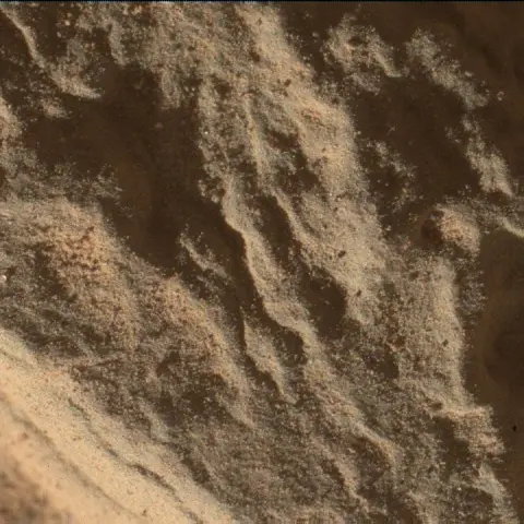 Sol 3907: Mars Hand Lens Imager (MAHLI)
