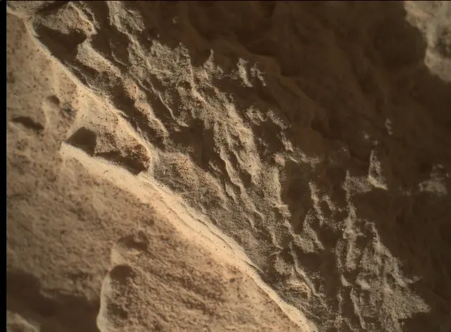 Sol 3907: Mars Hand Lens Imager (MAHLI)