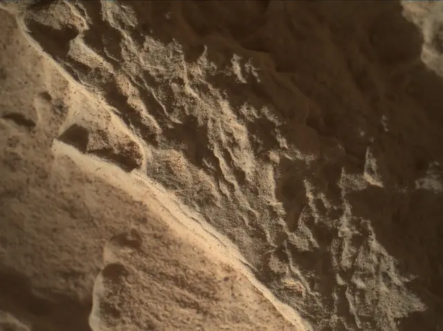 Sol 3907: Mars Hand Lens Imager (MAHLI)
