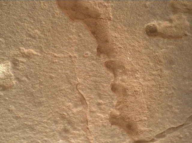 Sol 3907: Mars Hand Lens Imager (MAHLI)