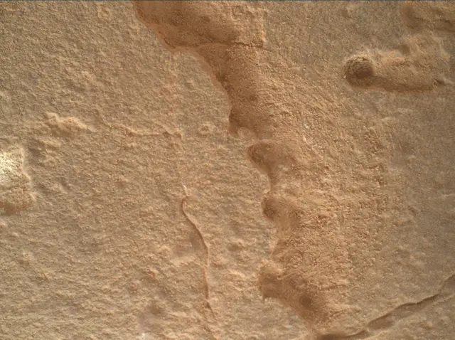 Sol 3907: Mars Hand Lens Imager (MAHLI)