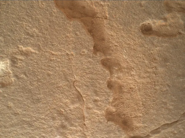 Sol 3907: Mars Hand Lens Imager (MAHLI)