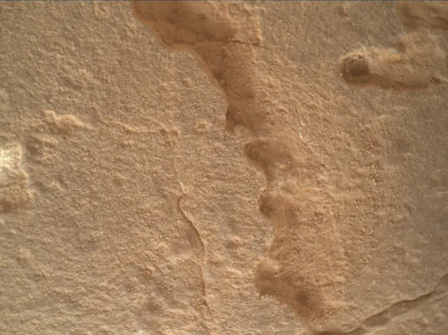 Sol 3907: Mars Hand Lens Imager (MAHLI)