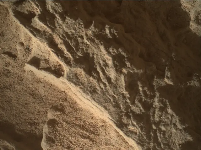 Sol 3908: Mars Hand Lens Imager (MAHLI)