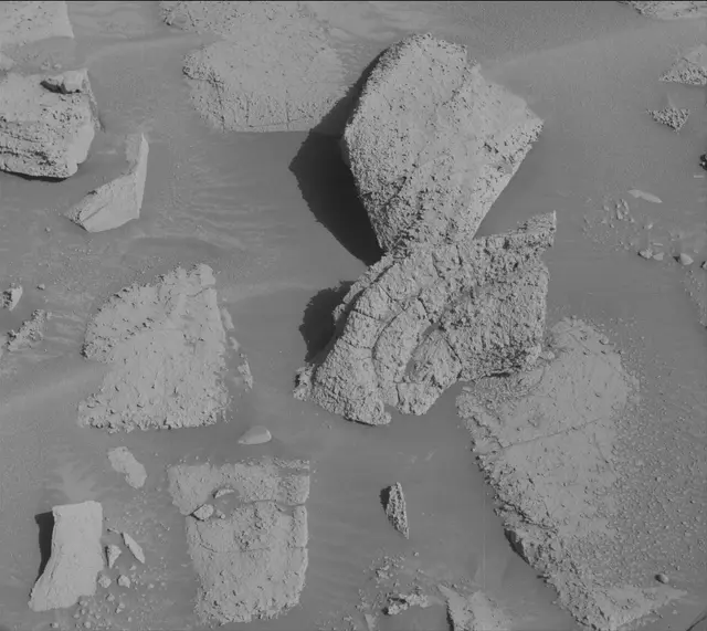 Sol 3909: Mast Camera (Mastcam)
