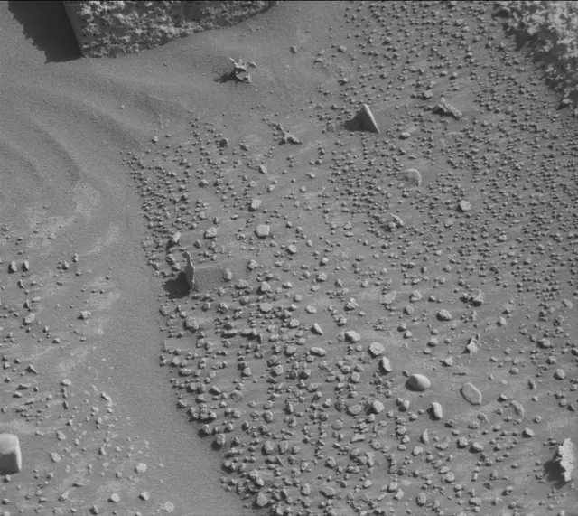 Sol 3909: Mast Camera (Mastcam)