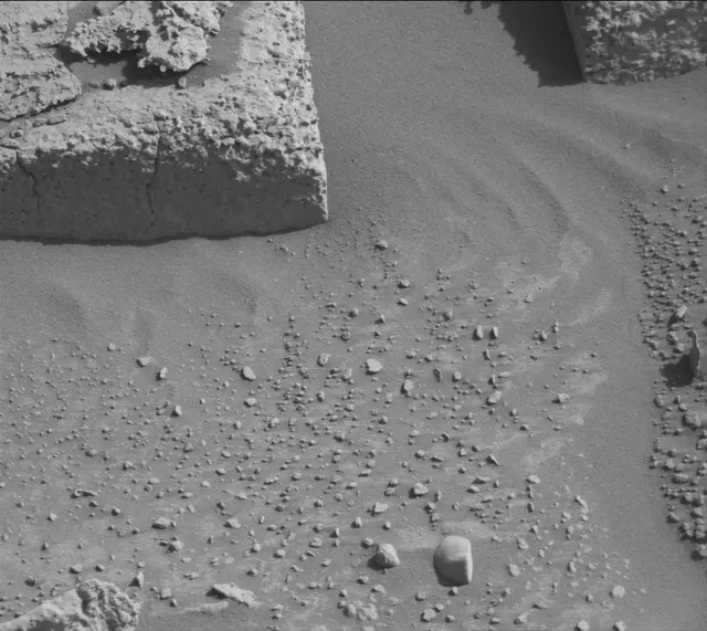 Sol 3909: Mast Camera (Mastcam)