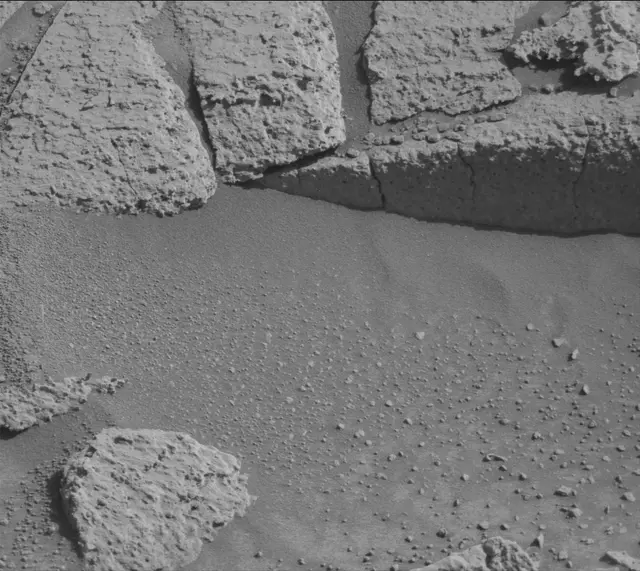 Sol 3909: Mast Camera (Mastcam)