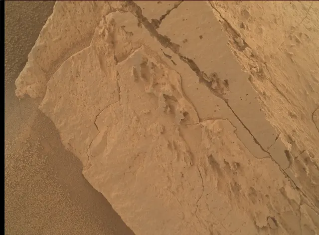 Sol 3909: Mars Hand Lens Imager (MAHLI)