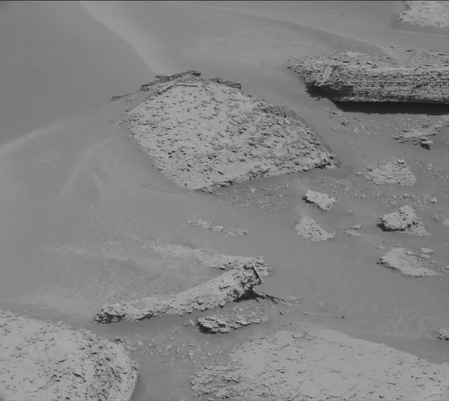 Sol 3912: Mast Camera (Mastcam)