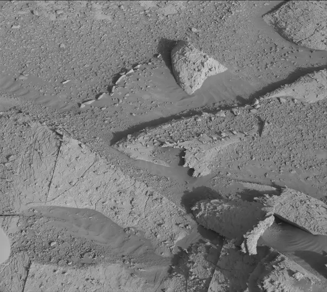 Sol 3912: Mast Camera (Mastcam)