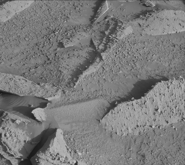 Sol 3912: Mast Camera (Mastcam)