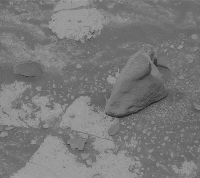 Sol 3912: Mast Camera (Mastcam)