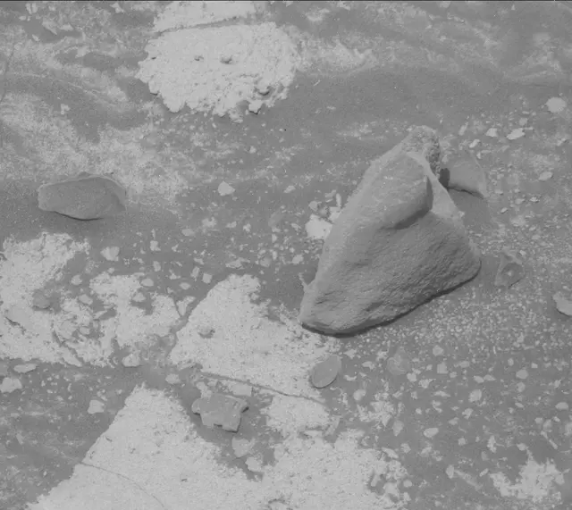 Sol 3912: Mast Camera (Mastcam)