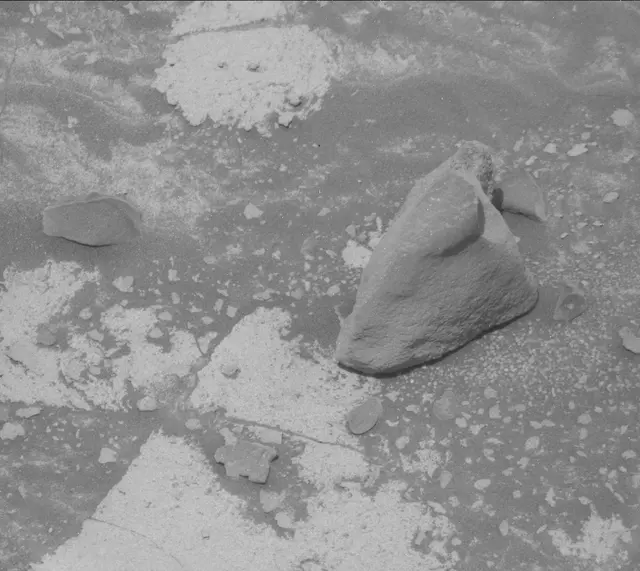 Sol 3912: Mast Camera (Mastcam)