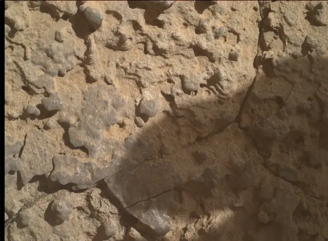 Sol 3912: Mars Hand Lens Imager (MAHLI)